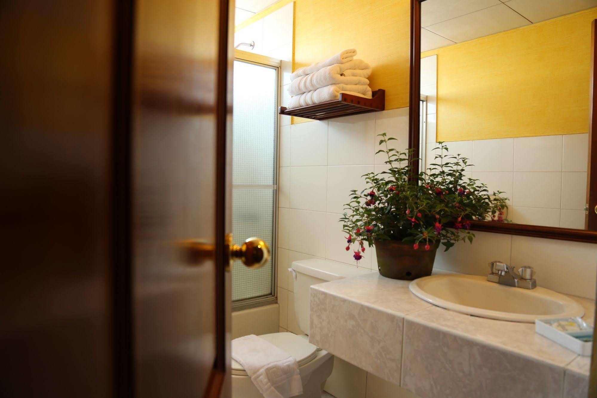 Hotel Residencia Del Sol Guatemala City Eksteriør bilde